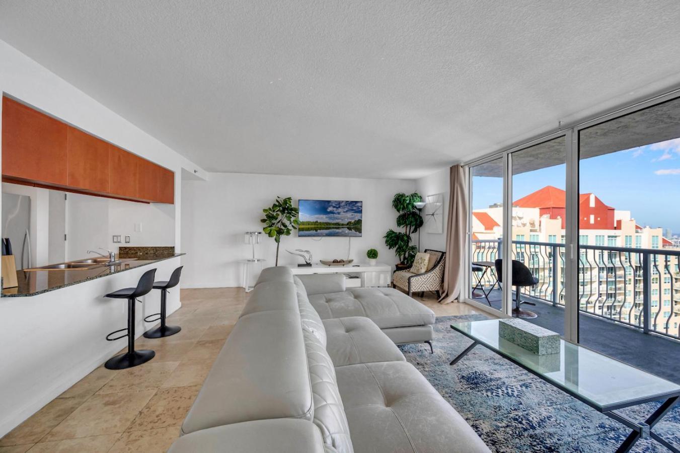 *luxurious Highrise 2brcondo Brickell- Waterviews* Apartamento *
