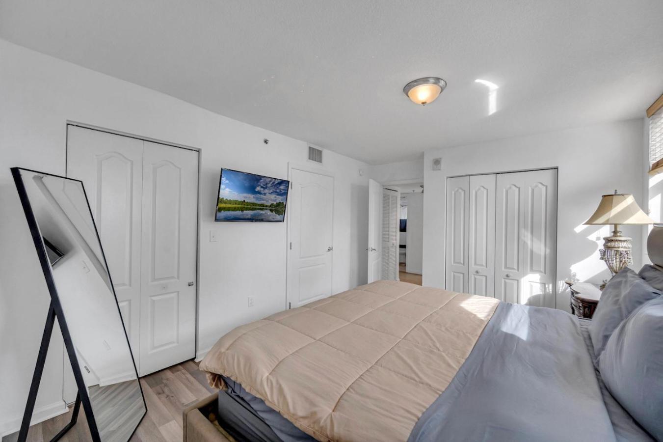 *luxurious Highrise 2brcondo Brickell- Waterviews* Apartamento *